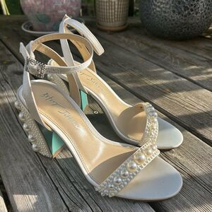 Blue By Betsey Johnson Heels Sandals Pearl Size 7M Bride Wedding Pumps